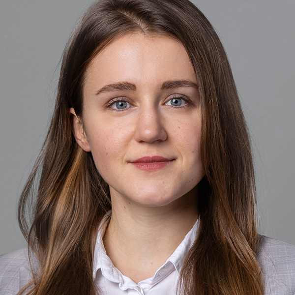 Oksana, Wiener Büro